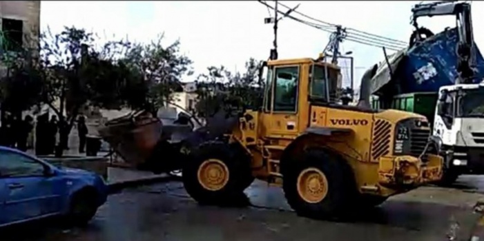 صور- هدم منشآت تجارية في العيسوية