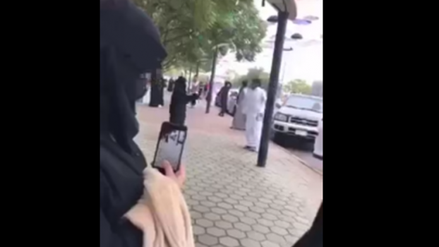بالفيديو.. رقصة علنية تشعل السعودية والسلطات توجه باعتقال المسؤولين