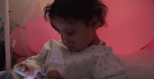 فيديو:"سارة" ماتت كل عائلتها من الصقيع ونجت بحروق شديدة