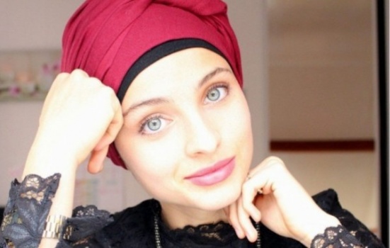 الإرهاب يسيطرعلى "ذا فويس" فرنسا.. والجميلة المحجبة تنسحب