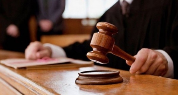 محكمة تُلزم ابن عاقّ بدفع مليون دولار لأمه.. والسبب؟