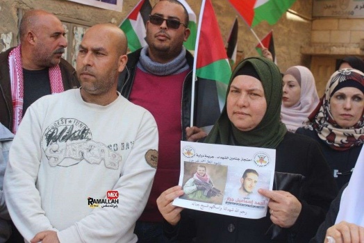 صور وفيديو....اعتصام أمام الصليب في جنين للمطالبة باسترداد جثماني الشهيدين جرار