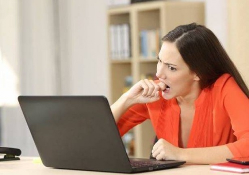 تجسست على بريده الالكتروني واكتشفت خيانته... قرار المحكمة سيفاجئك!