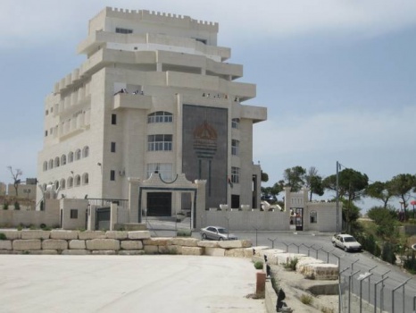 التربية: انتهاء أزمة كلية فلسطين الأهلية ببيت لحم