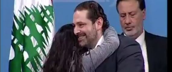 فتاة تتخطى حراسة سعد الحريري لتحضنه.. مازحها: "ما شاء الله عليكي شو سريعة!"