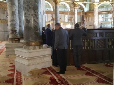 وفد سنغالي برفقة مستوطنين يقتحمون الأقصى