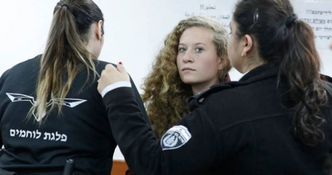 الاحتلال يرفض محاكمة عهد التميمي علنيًّا