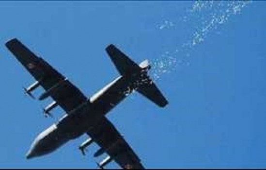 طيران الاحتلال يلقي منشورات تحذر اهالي غزة الاقتراب من السياج