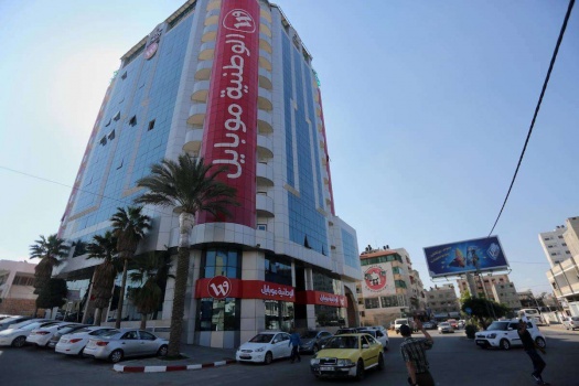 الاجهزة الامنية في غزة تغلق المقر الرئيسي لشركة الوطنية موبايل في القطاع - تفاصيل