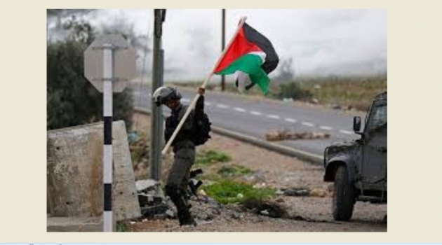 ​ جيش الاحتلال يفجر علمين فلسطينيين على السياج شرق رفح