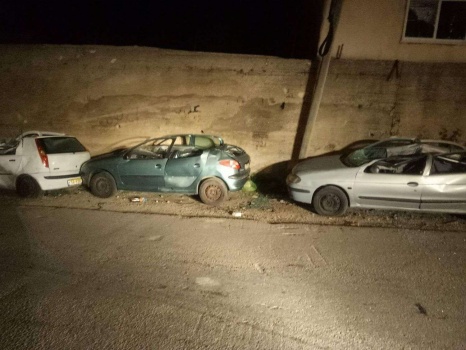 الشرطة وباسناد الأجهزة الأمنية تتلف 175 مركبة غير قانونية شرق الخليل
