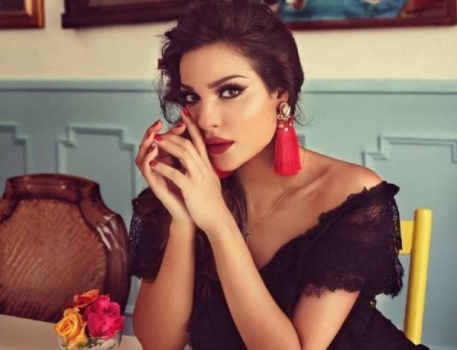 بعد عمليةالتجميل.. نادين نجيم توجه رسالة نارية لمنتقديها