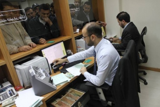 خصومات مالية تطال العسكريين في غزة