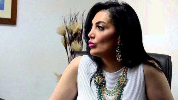 حورية فرغلي تتبنى طفل بعد ان أقنعت والدته الفقيرة بالعيش معها!