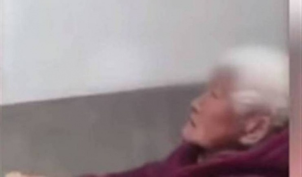فيديو مقزّز: ضرب جنوني لأم تسعينية على يد ابنها!