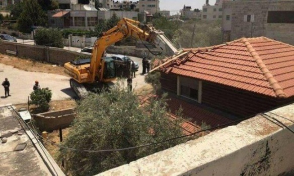 "محدث" الاحتلال يهدم منشآت زراعية وجدرانًا في بلدة شقبا غرب رام الله