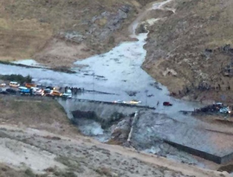 بعد إغلاقه بسبب السيول والفيضانات فتح طريق واد النار شرق بيت لحم وإنقاذ 15 شخصاً علقوا في المياه