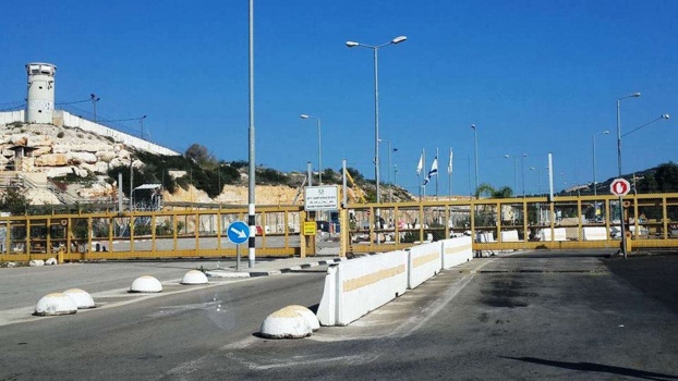 جنين:الإحتلال يواصل اغلاق حاجز برطعة ويعتقل مواطن ومصادرته مركبته
