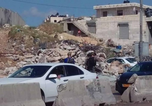 الاحتلال يهدم مقهى قرب حاجز 'قلنديا'
