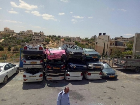 الشرطة تضبط وتتلف 42 مركبة غير قانونية في الخليل