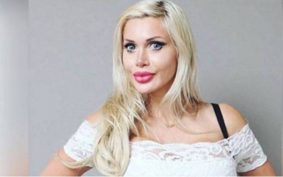 صور| خضعت لأكثر من 200 عملية تجميل... والسبب لا يصدّق!