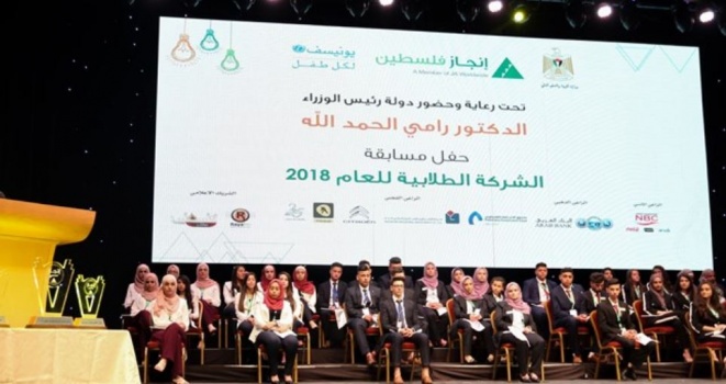 الحكومة تتعهد بتدريب 100 ألف طالب