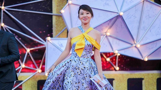 صور ممثلة صينية مع ابنتها تثير الضجة عبر الانترنت... لن تستطيعوا التمييز بينهما!