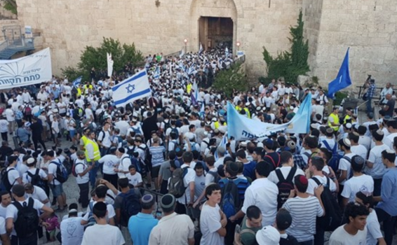 اغلاق شوارع وازقة القدس ومستوطنون يعربدون بالمدينة