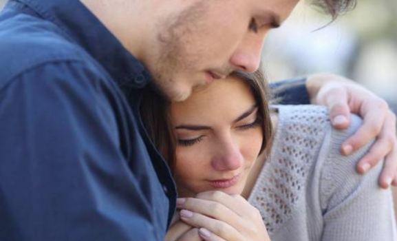 لماذا تحتاج المرأة إلى العاطفة أضعاف الرجل؟