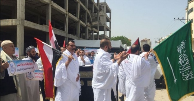 (شاهد) طوَاف حول "الكعبة" في غزة