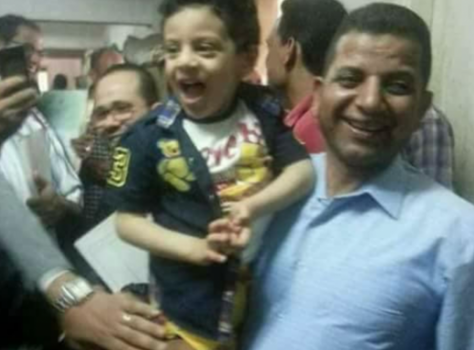 طفل 'البوسة' في مصر ما زال متهماً في المحكمة!