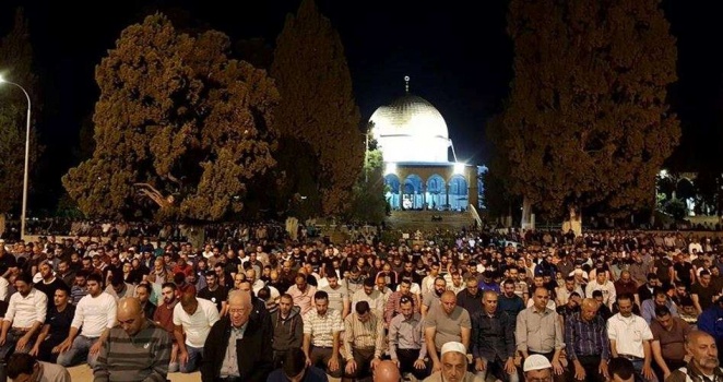 60 ألف مصل يؤدون صلاة التروايح بالأقصى