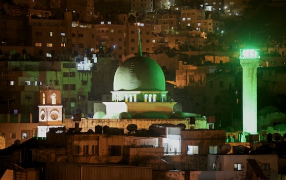 لأول مرة..الأذان في نابلس عبر البث الفضائي