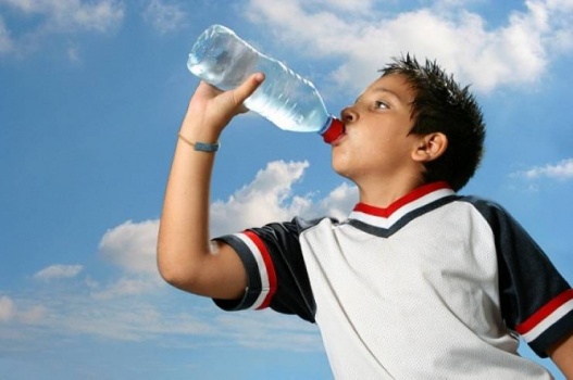 هذا ما يحدث اذا شربت الماء بإفراط