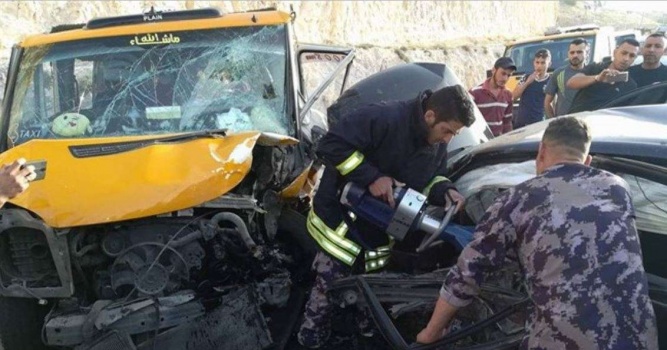 اصابات في حادث سير بواد النار