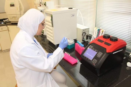 الدكتورة رهام نزال من الجامعة العربية الامريكية تحصل على منحة زمالة لاجراء بحث حول الامراض الوراثية في فلسطين