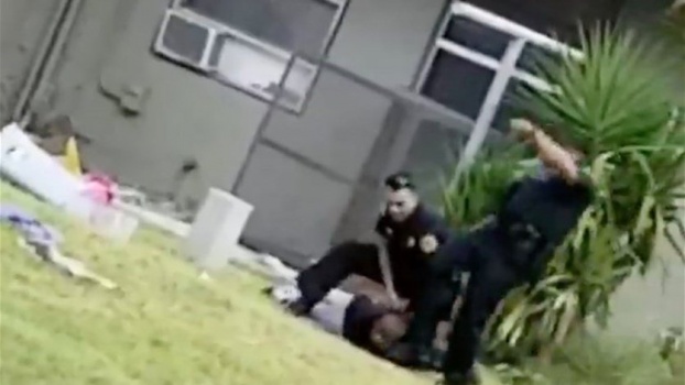 فيديو يفجر فضيحة للشرطة الأميركية... وموجة غضب على وسائل التواصل الاجتماعي