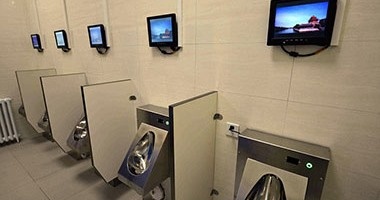 واي فاي وشاشات تلفزيونية وصراف آلي داخل حمامات الصين العامة !
