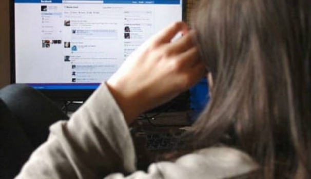 الشرطة تقبض على مسن إبتز فتاة بـ 185 ألف شيكل مقابل عدم نشر صورها!