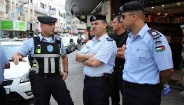 شرطة رام الله تقبض على7 أشخاص بتهمة لعب القمار واختلاق الجرائم