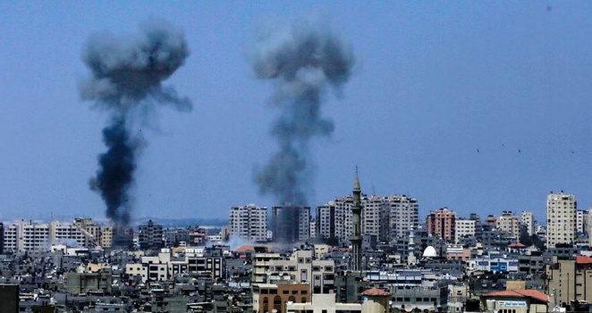 نجاة مجموعة شبان من قصف إسرائيلي شمال قطاع غزة