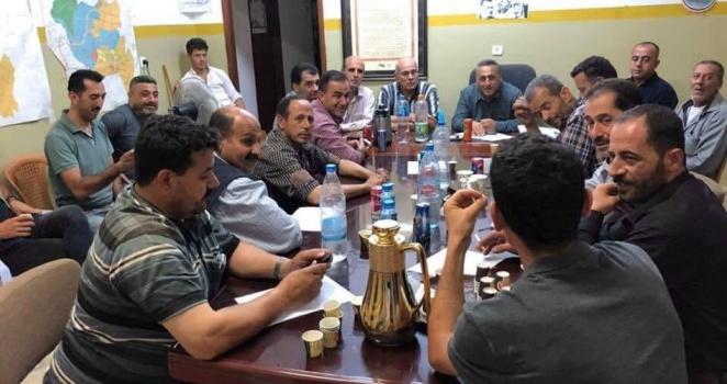 أصحاب مزارع العجول بجنين يحتجون على قرار منع استيراد العجول الصغيرة