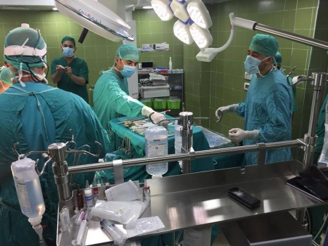 بالصور:الأولى من نوعها في فلسطين..إجراء أول عملية قلب مفتوح بواسطة المنظار بمستشفى الرازي بجنين