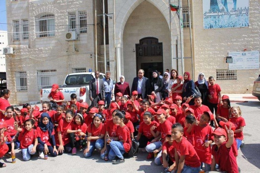 محافظ جنين يستقبل أطفال مخيم تالا الصيفي الخامس في مخيم جنين