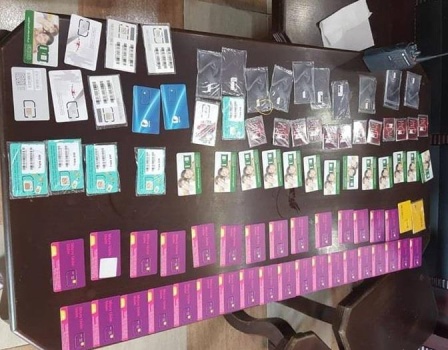 الشرطة تضبط 100 شريحة اتصال مهربة في الخليل