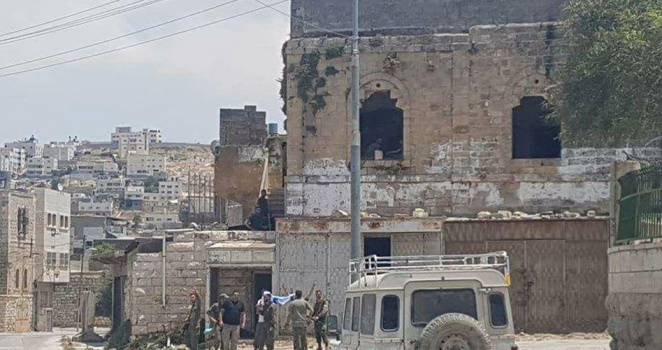 مستوطنون يستولون على منزل في البلدة القديمة بالخليل