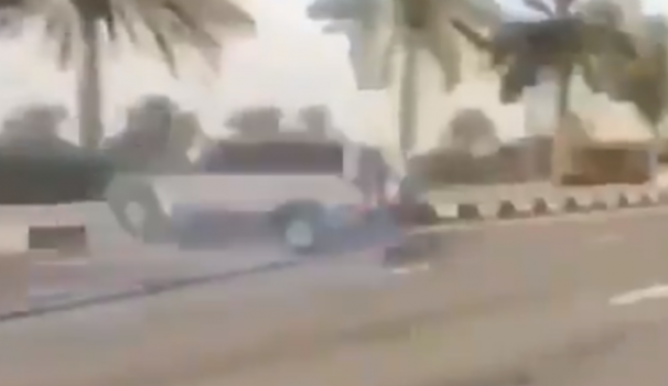 فيديو مروع لدهس شاب بالتفحيط في الإمارات.. وضبط الجناة