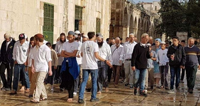 عشرات المستوطنين يقتحمون مجددا المسجد الأقصى