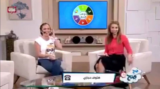 الأردن..وسط ضحكات وقهقهات عالية مذيعتان تسخران من إحدى المتصلات (فيديو)