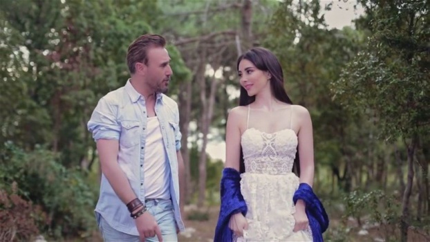 بالصور &ndash; كيف يُمضي باسم مغنية عطلته برفقة زوجته في "فالنسيا"؟